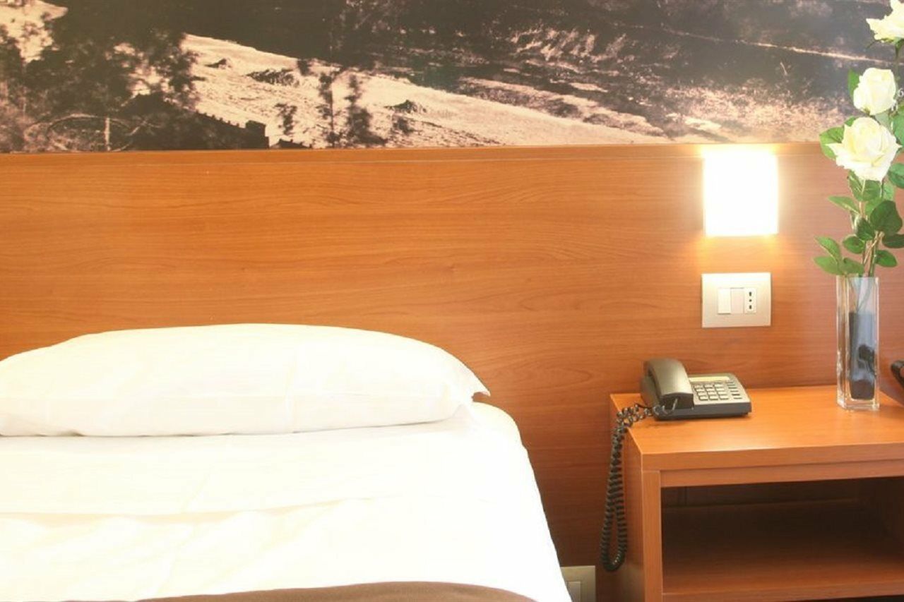 B&B Hotel Milano Portello Esterno foto