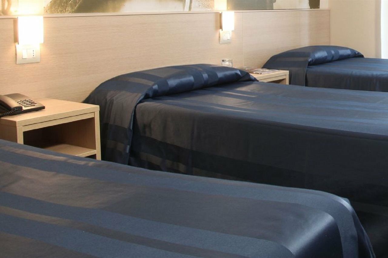B&B Hotel Milano Portello Esterno foto